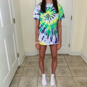🪐 neon tie dye tshirt